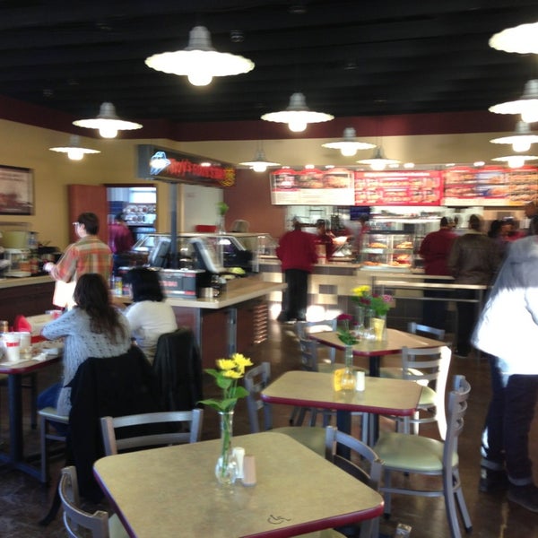 Photo taken at Roy Rogers by Renie H. on 2/18/2013
