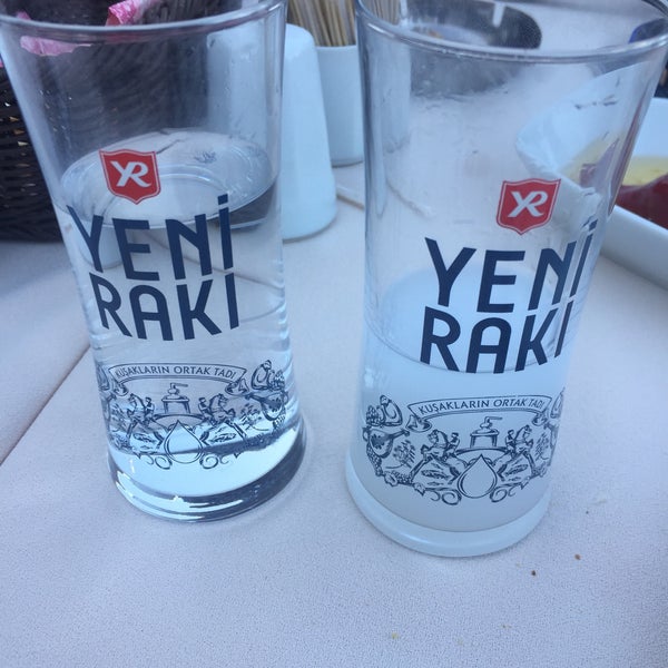 Das Foto wurde bei Çardak Restaurant von Tonguç Y. am 4/21/2018 aufgenommen