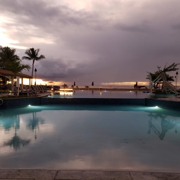 Photo taken at Sheraton Kauai Coconut Beach Resort by erny on 11/15/2019