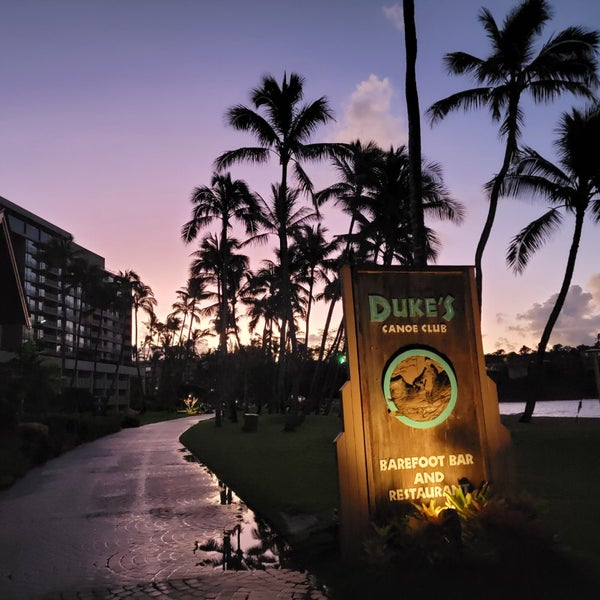 Foto diambil di Duke&#39;s Kauai oleh erny pada 8/13/2022