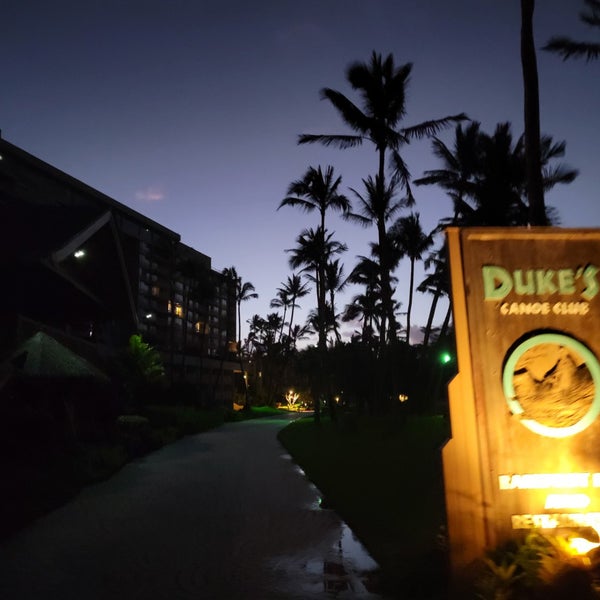 Foto diambil di Duke&#39;s Kauai oleh erny pada 8/27/2022