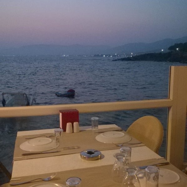 รูปภาพถ่ายที่ Rainbow Bay Özdere / Beach Hotel Restaurant โดย Halil Eren K. เมื่อ 8/5/2016