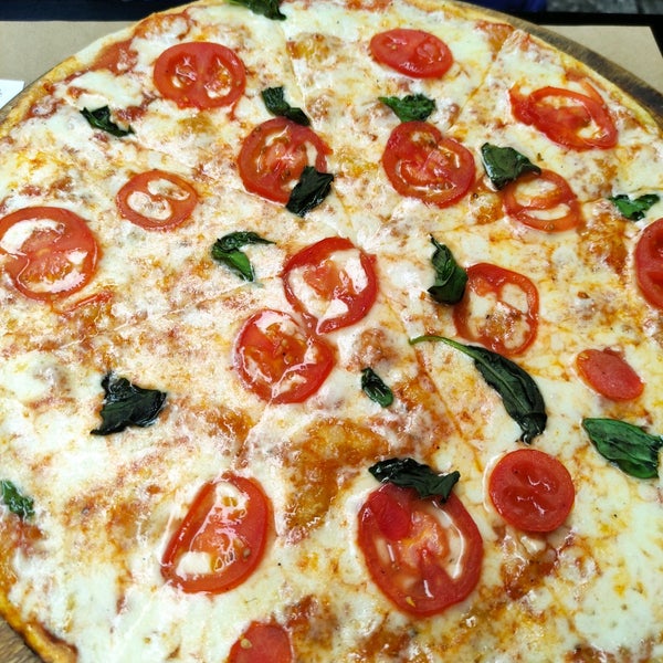3/31/2022 tarihinde Yasemin E.ziyaretçi tarafından Pizza Locale'de çekilen fotoğraf