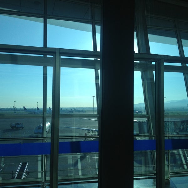 Foto diambil di Almaty International Airport (ALA) oleh Karen T. pada 4/21/2013