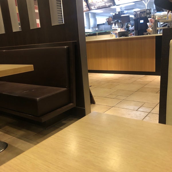 รูปภาพถ่ายที่ McDonald&#39;s โดย Maarten M. เมื่อ 1/18/2019