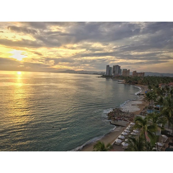 7/16/2015 tarihinde Michael B.ziyaretçi tarafından Plaza Pelicanos Grand Beach Resort'de çekilen fotoğraf