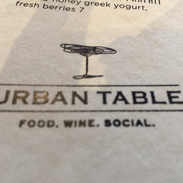 Foto tirada no(a) Urban Table por Jill D. em 10/24/2015