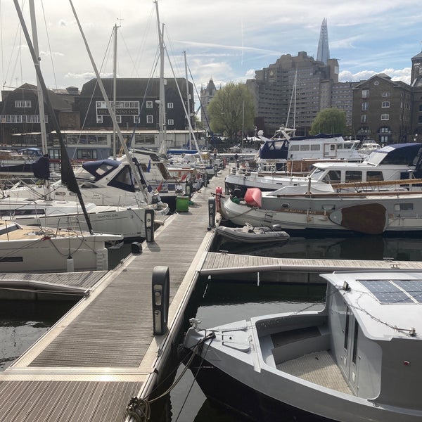 4/18/2022 tarihinde Vivien N.ziyaretçi tarafından St Katharine Docks'de çekilen fotoğraf