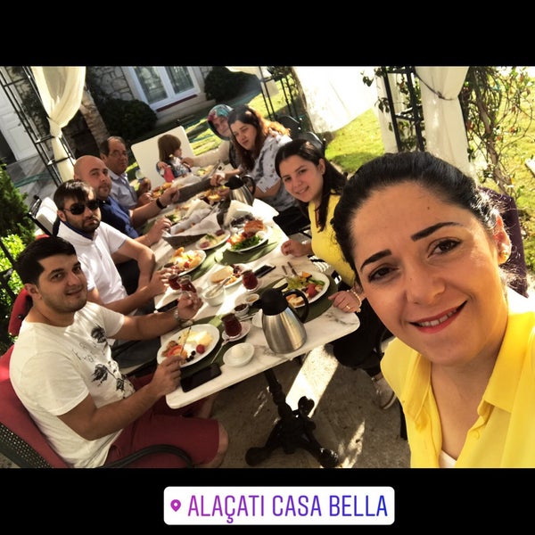 Das Foto wurde bei Alaçatı Casa Bella Otel von Fatma K. am 10/13/2017 aufgenommen
