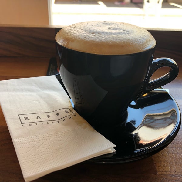 Photo taken at KAFFÉ Coffee Shop by Ferit on 7/7/2018
