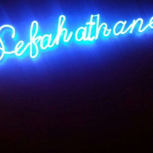 รูปภาพถ่ายที่ Sefahathane โดย Ege O. เมื่อ 10/9/2015