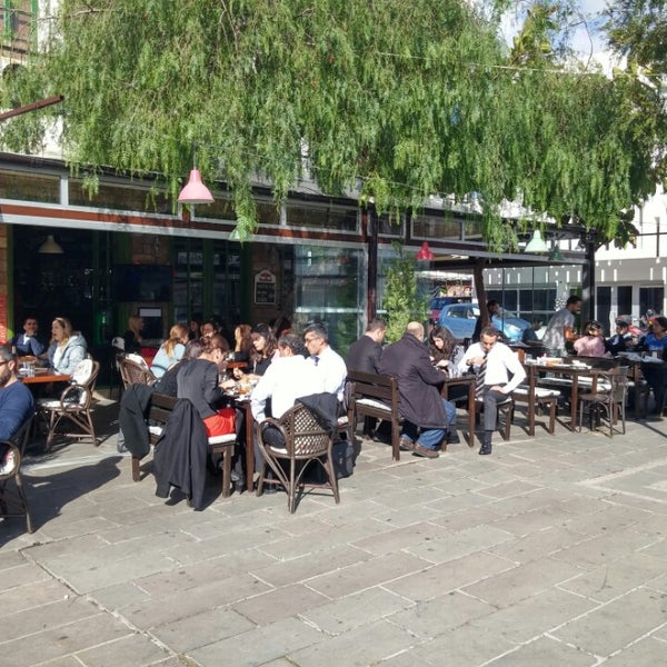 Foto scattata a Köşem Pub &amp; Cafe da Mahmut Ö. il 12/19/2014