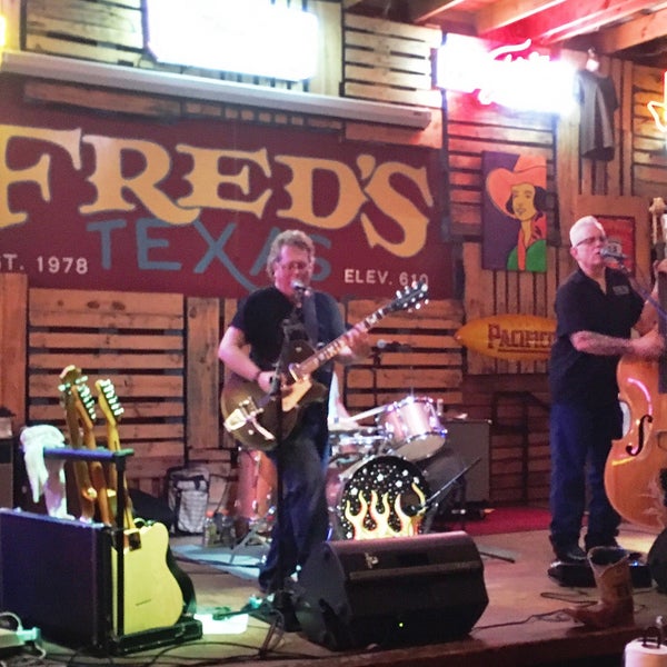 Das Foto wurde bei Fred&#39;s Texas Cafe von Luis H. am 7/15/2016 aufgenommen