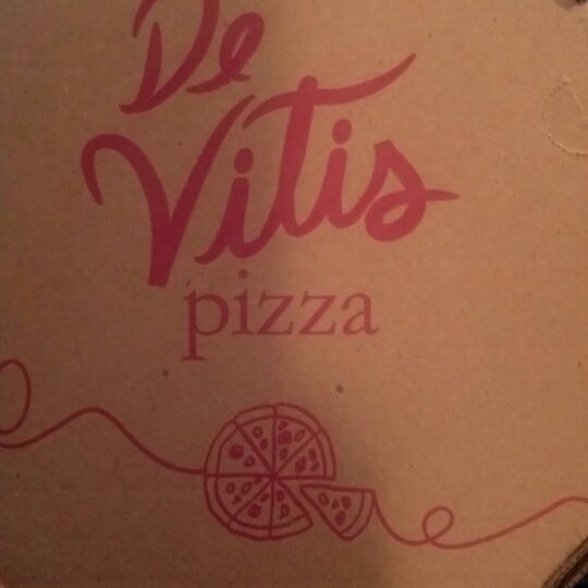 Foto tirada no(a) De Vitis Pizza por Ricardo C. em 1/14/2013