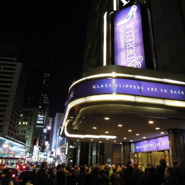 2/7/2013にShigeがCinderella on Broadwayで撮った写真