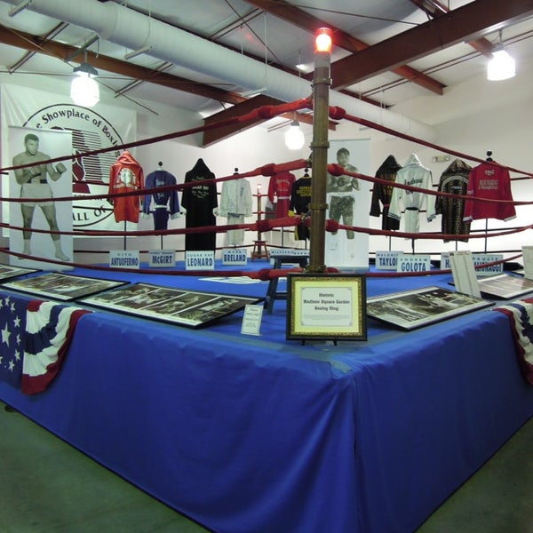 Boxing hall. Hall of Fame Новосибирск. Международный боксерский зал славы фото внутри.