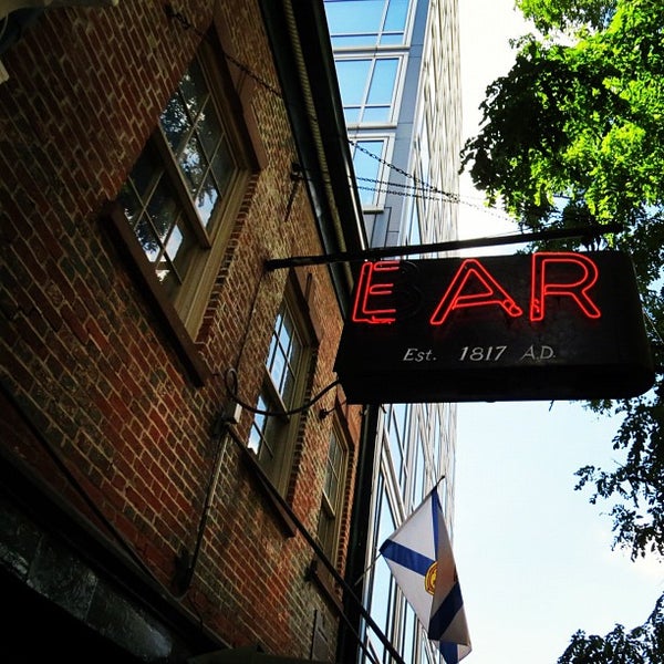 Photo taken at Ear Inn by Darshan R. on 9/22/2012