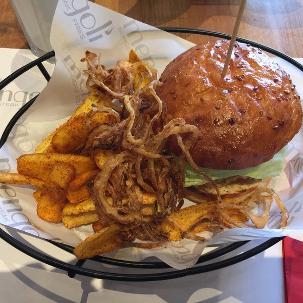 4/15/2018 tarihinde Murat D.ziyaretçi tarafından Mengoli Burgers Steak Fries'de çekilen fotoğraf