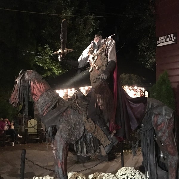 Photo taken at Headless Horseman Haunted Attractions by Phil V. on 10/15/2017
