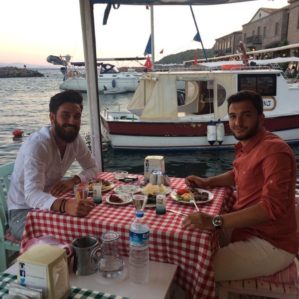 Das Foto wurde bei Assos Yıldız Balık Restaurant von Kaan H. am 7/12/2017 aufgenommen