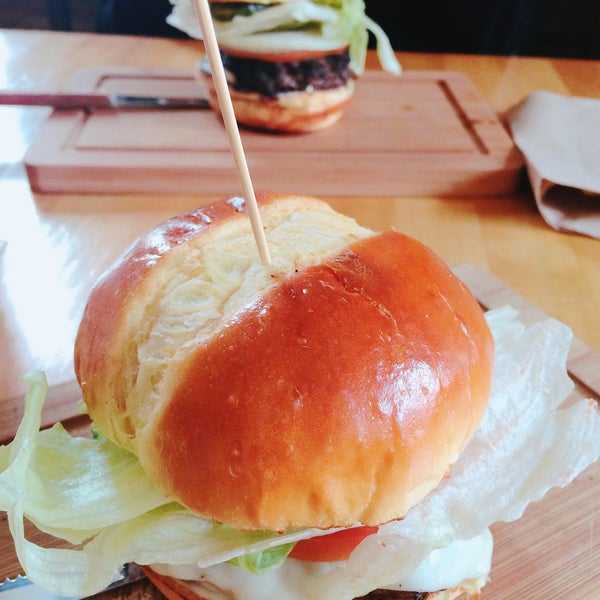 Foto tirada no(a) Butcher &amp; The Burger por Miho K. em 3/20/2018