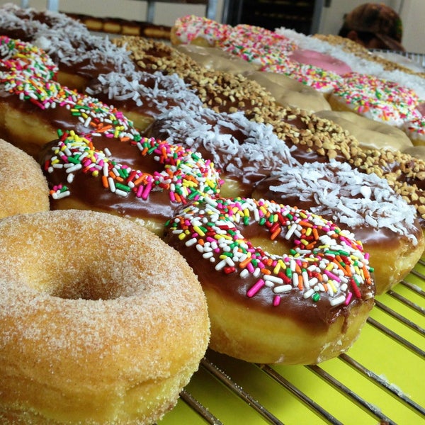 Foto diambil di Pat&#39;s Donuts oleh Pat&#39;s Donuts pada 7/24/2015