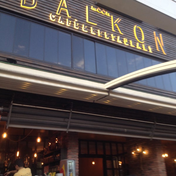 รูปภาพถ่ายที่ Balkon Cafe &amp; Restaurant โดย Medine G. เมื่อ 9/16/2017