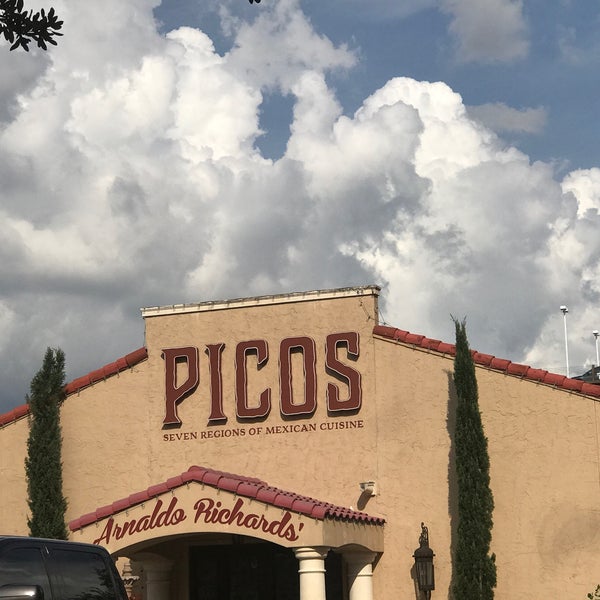 รูปภาพถ่ายที่ Picos Restaurant โดย aeroRafa เมื่อ 9/27/2017