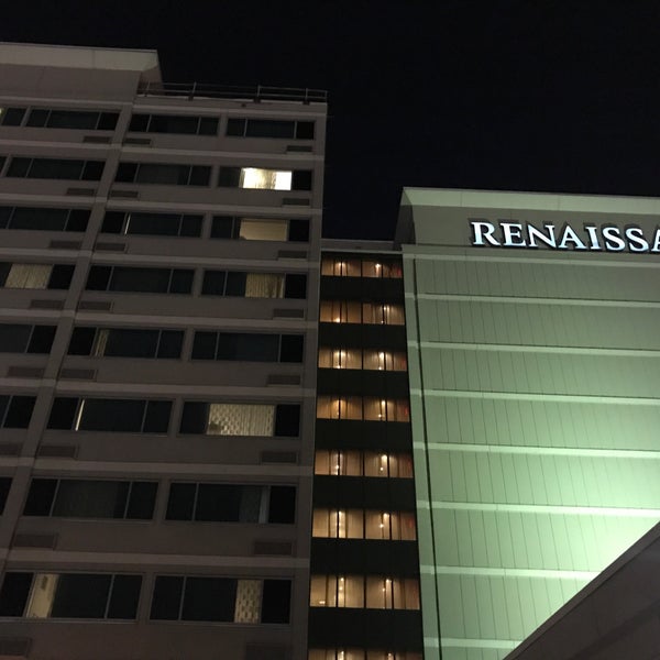 Photo prise au Renaissance Newark Airport Hotel par aeroRafa le11/13/2019