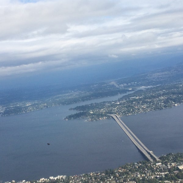9/19/2015 tarihinde Olga N.ziyaretçi tarafından Seattle-Tacoma International Airport (SEA)'de çekilen fotoğraf