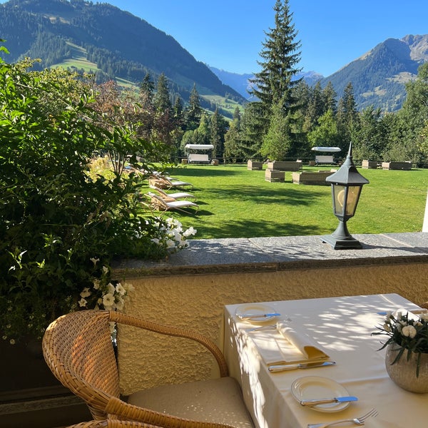 Foto diambil di Gstaad Palace Hotel oleh Rakan AlGhofaili pada 9/2/2022