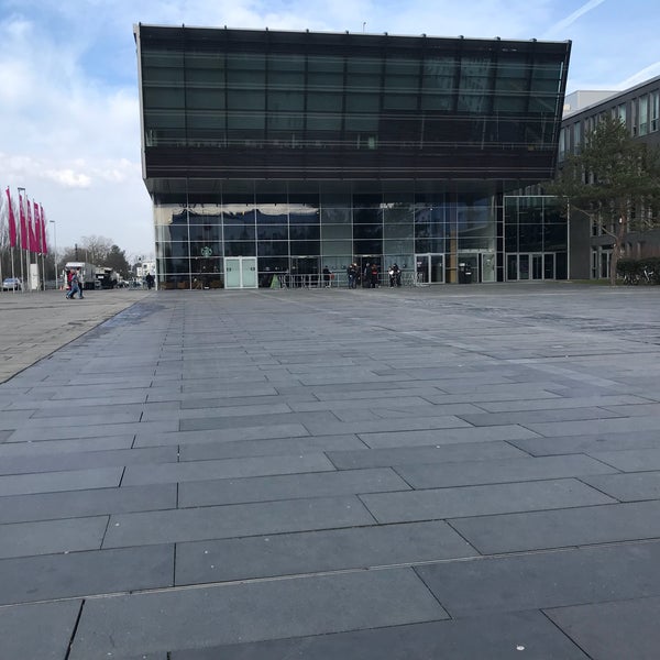 รูปภาพถ่ายที่ Deutsche Telekom Campus โดย René 🏃💨 S. เมื่อ 3/6/2018