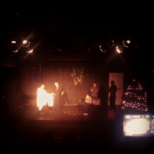 Foto scattata a Village Theatre da Kati N. il 12/15/2012