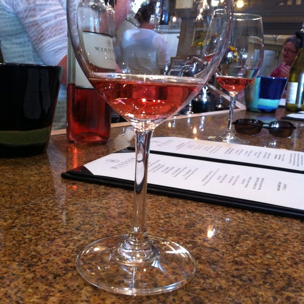 10/20/2013에 Dey B.님이 Windsor Vineyards Tasting Room에서 찍은 사진