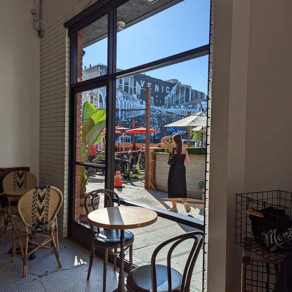 Foto scattata a Menotti&#39;s Coffee Stop da Taylor M. il 8/18/2022