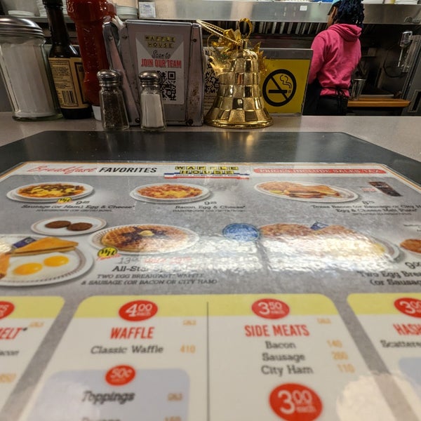 Waffle House Breakfast Spot in Vicksburg