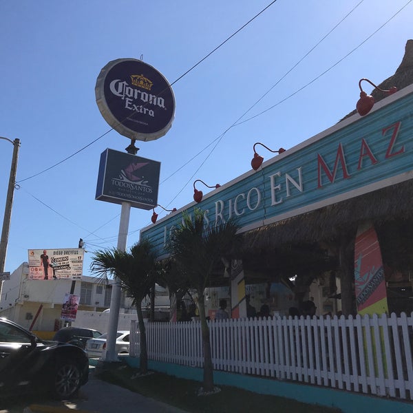 รูปภาพถ่ายที่ Todos Santos Mariscos Bar โดย Tony G. เมื่อ 10/15/2017