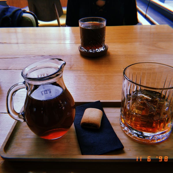 Foto diambil di Local Coffee House oleh Fatma Tuğba K. pada 6/11/2019