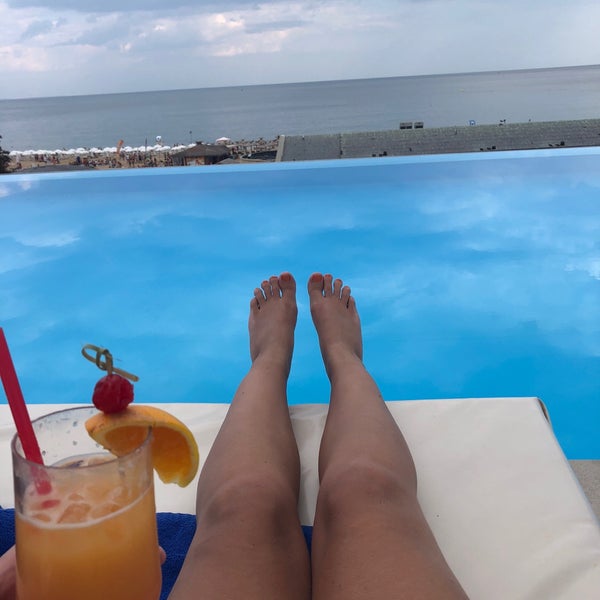 Photo taken at SKYFALL Infinity Pool &amp; Terrace by Eline D. on 9/10/2018