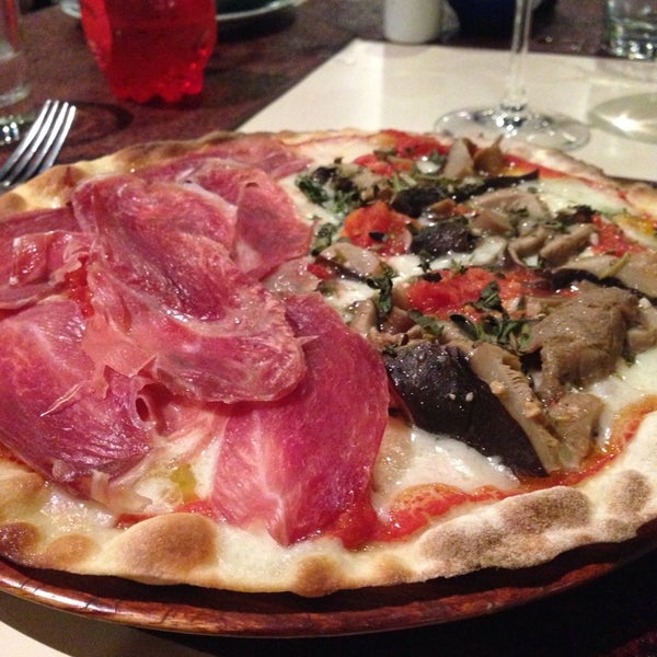 1/26/2014にLucas A.がCristal Pizza Barで撮った写真