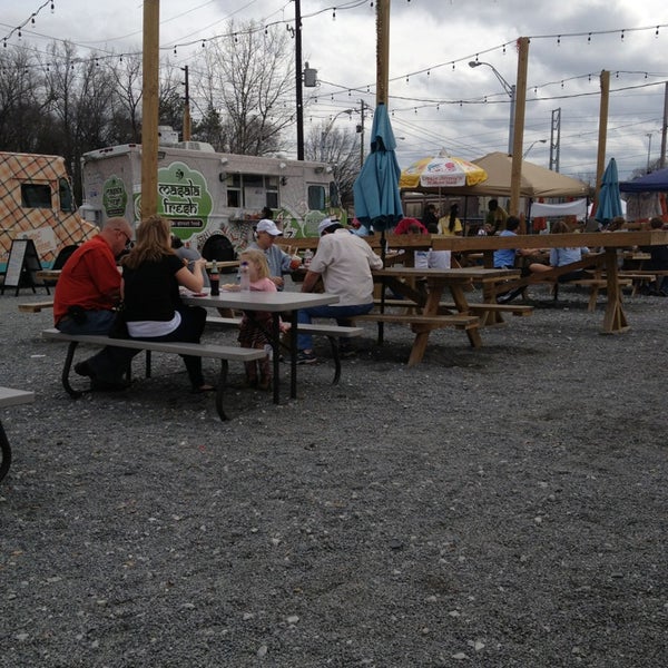 1/13/2013 tarihinde Maria H.ziyaretçi tarafından Atlanta Food Truck Park &amp; Market'de çekilen fotoğraf