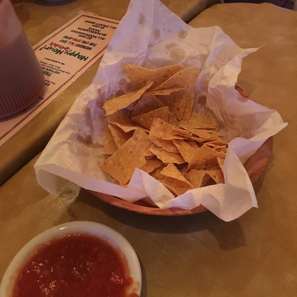 Foto diambil di Ojeda&#39;s Mexican Restaurant oleh Randy M. pada 6/12/2019