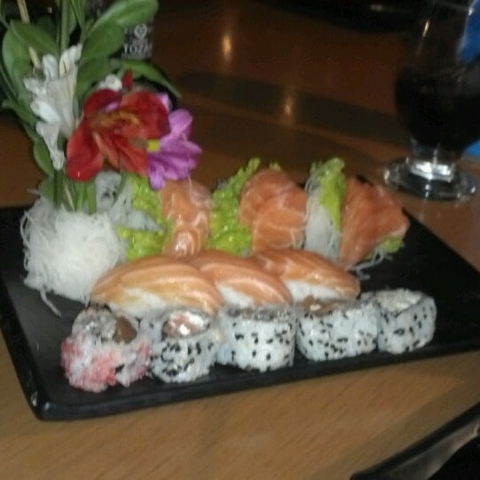 Foto tirada no(a) Kenzo Sushi Lounge por Ana C. em 5/30/2013