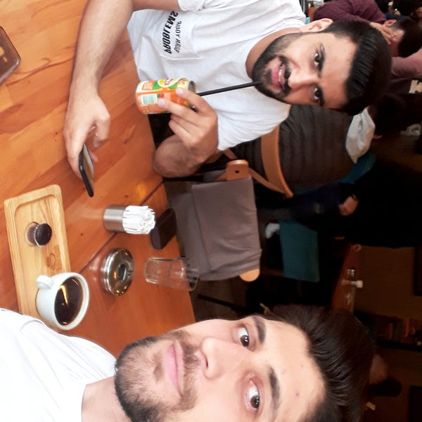 Foto scattata a Biscuit Coffee Shop da Evren Ö. il 5/6/2018
