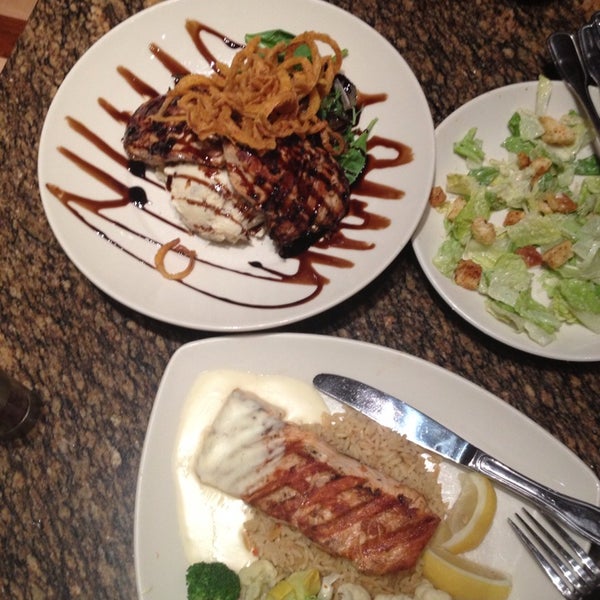 Photo taken at BJ&#39;s Restaurant &amp; Brewhouse by Shmuel H. on 7/25/2013