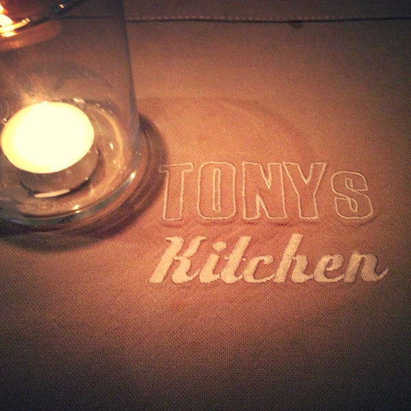 Photo prise au Tony’s Kitchen par 💎 Natali T. le4/21/2013