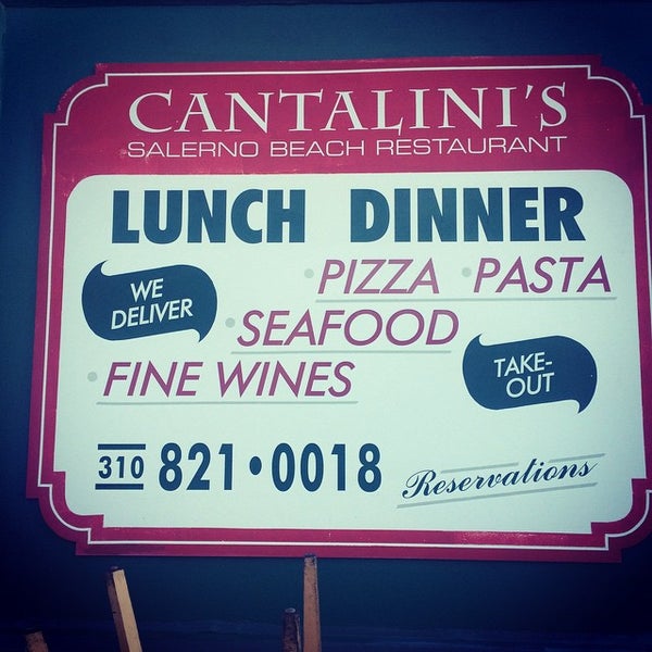 Foto scattata a Cantalini&#39;s Salerno Beach Restaurant da Shar M. il 1/4/2015