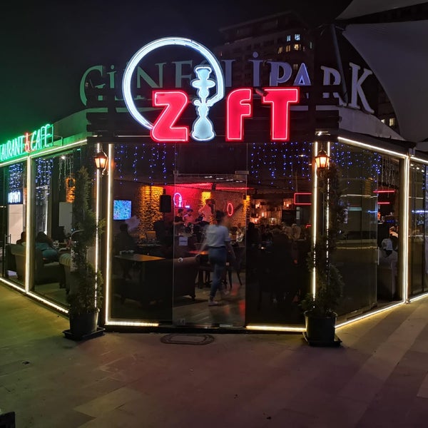 Foto tirada no(a) Zift Lounge por Murat F. em 5/16/2019