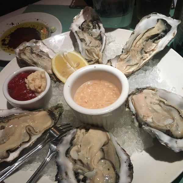 Снимок сделан в Flaherty&#39;s Seafood Grill &amp; Oyster Bar пользователем Kiki 2/15/2018
