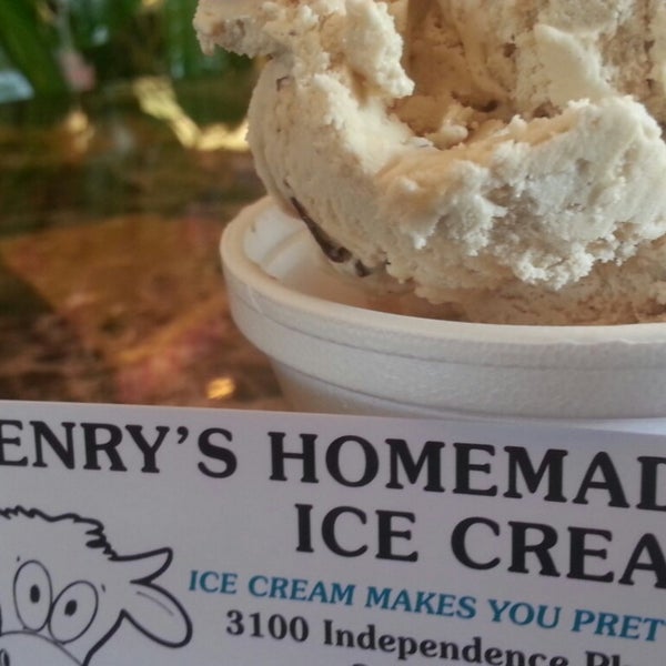 Photo taken at Henry&#39;s Homemade Ice Cream by Jim T. on 9/20/2014